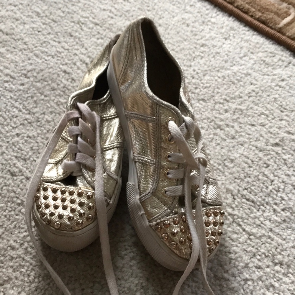 Steve Madden gold platform fashion shoes w/ studs